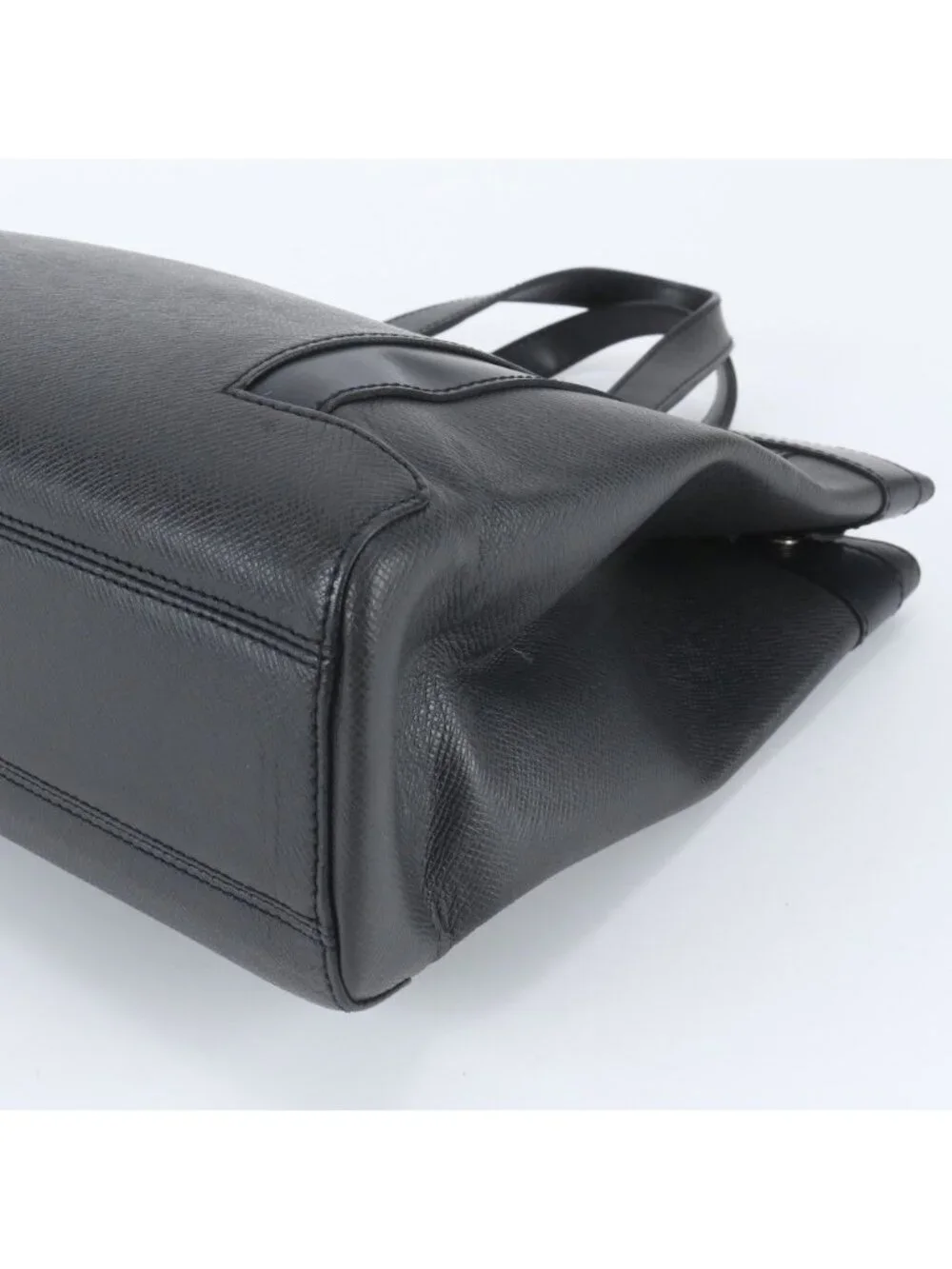 Louis Vuitton Taiga Kasbek PM Leather Tote Bag Business Black